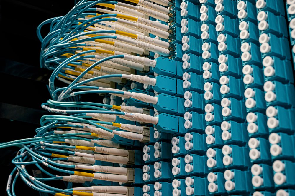 Fiber optic patch panel installation